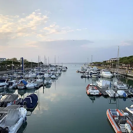 Διαμέρισμα Cozy 150m From The Sea